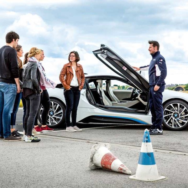 bmw-i-meets-bmw-m-a-new-training-of-the-bmw-driving-experience