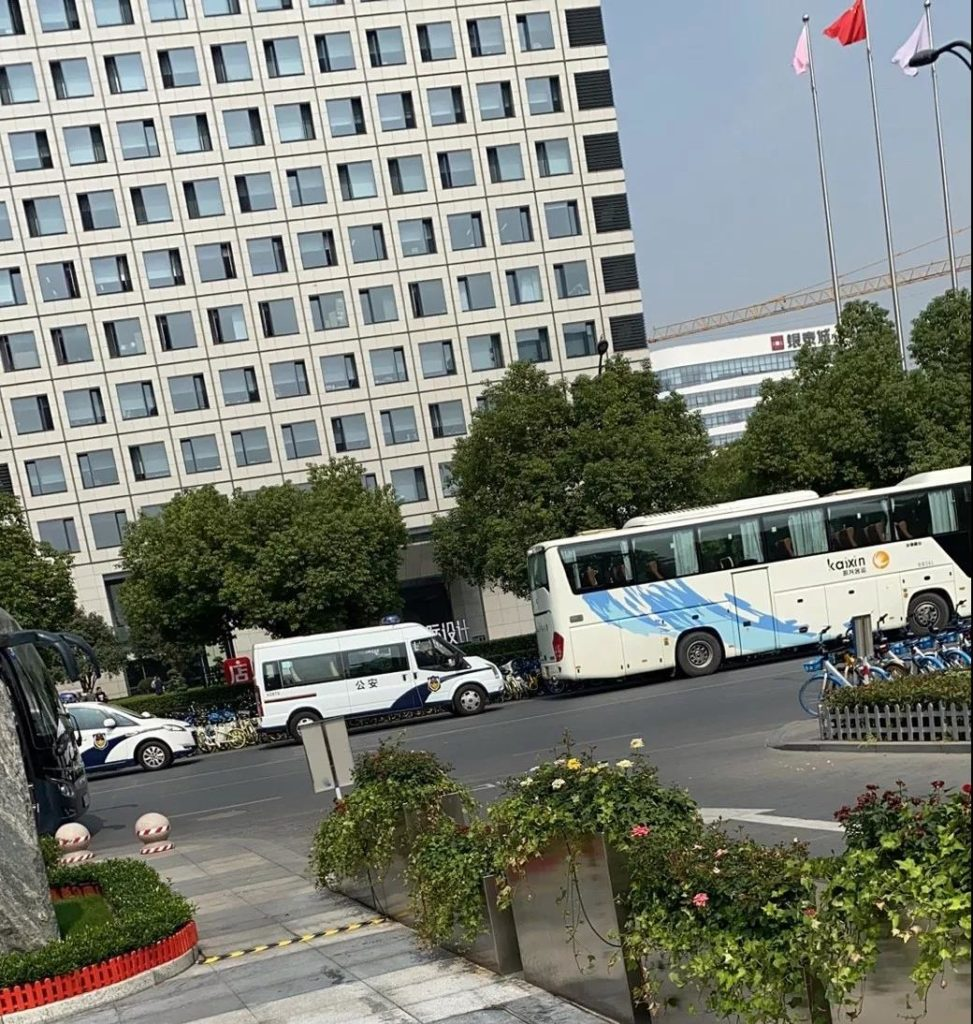 1信用卡遭警方上門調查,旗下支付涉嫌博彩被集體投訴!