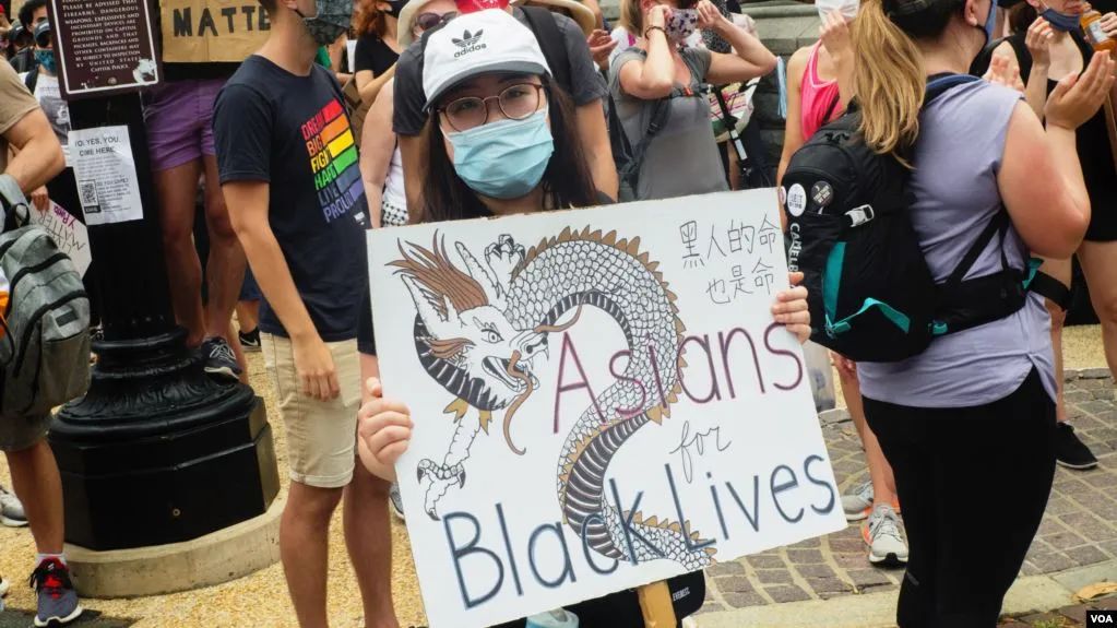 反种族歧视浪潮下华人的立场,美移民子女与父母能否统一认识?